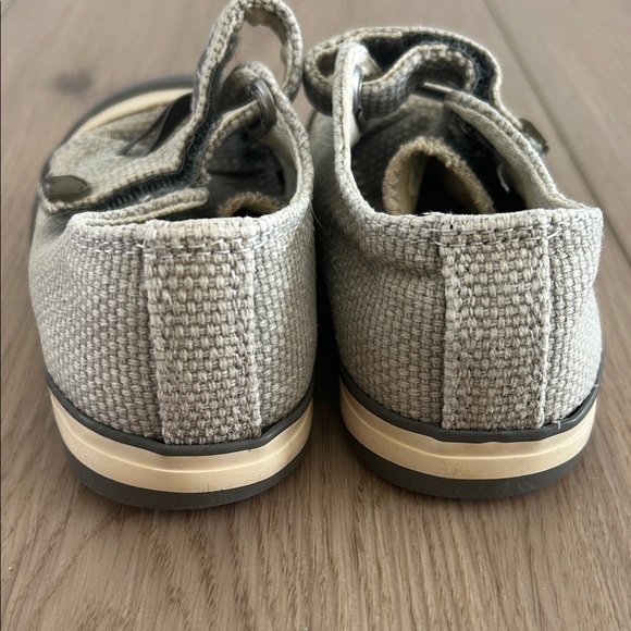 KEEN 100% Vulcanized Kids Gray Canvas Sneakers - Picture 6 of 7